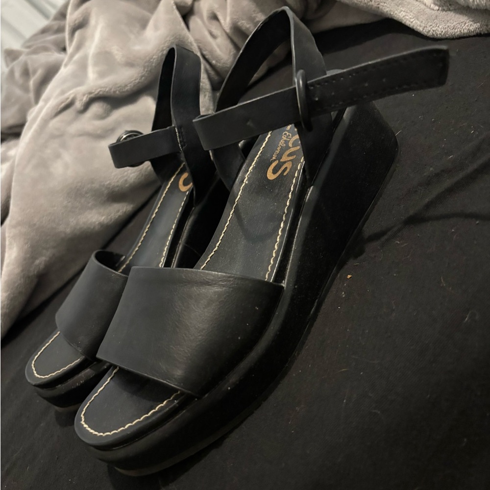 Black Sam Edelman platform Sandals